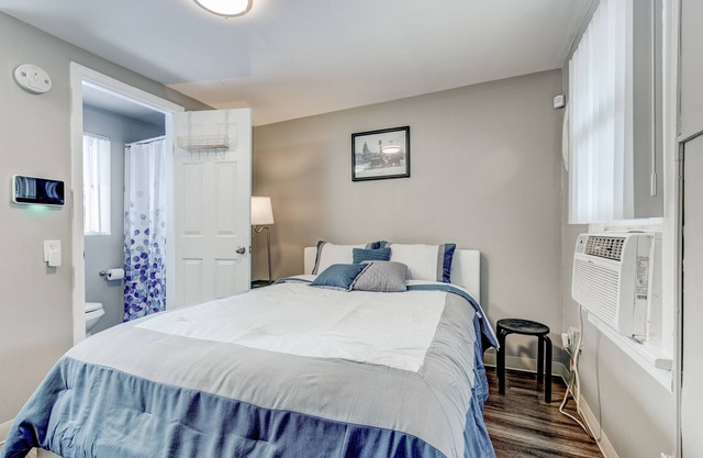 Retro Chic Micro-studio in Heart of Downtown Olde Town Arvada | 85 Walk Score