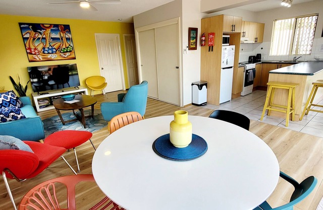 Retro Metro - great location, walk to town and main beach!