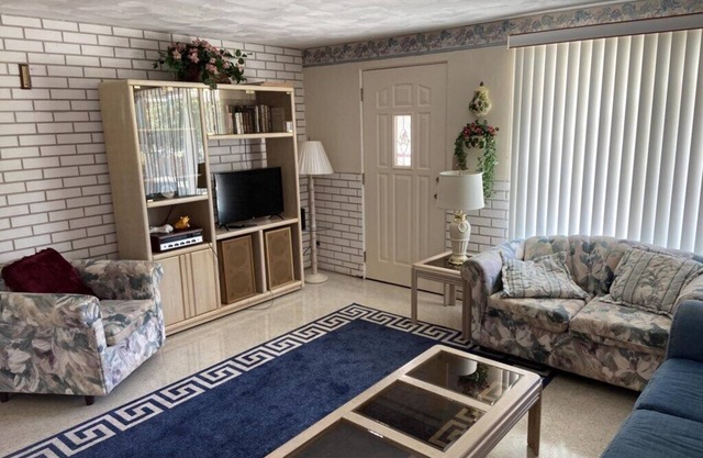 Retro Retreat – Canal-Front 2BR Close to Beach
