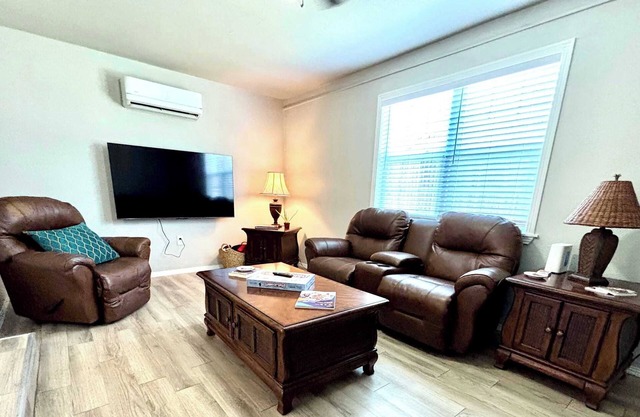 Retro Roost - 3BR/2.5BA - Close to Tech