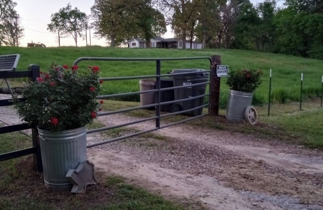 Return to the easy life at this quaint farm close to venues, lakes, and more!