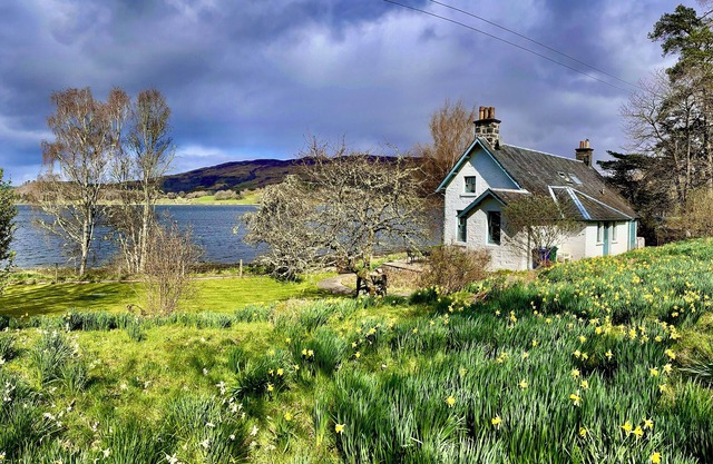 RHUNACAIRN, pet friendly, with open fire in Oban