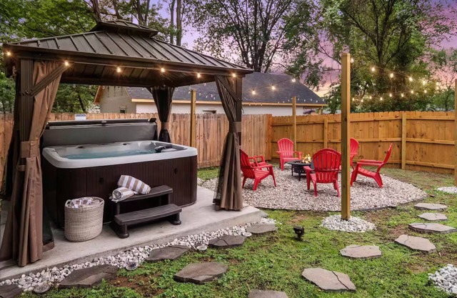 Rhythm & Whiskey - Charming 3 Bedroom Retreat - Walk To Bourbon Festival!