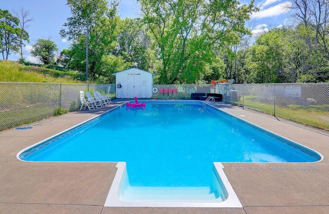 Rice lake 2 bedrooms waterfront cottage