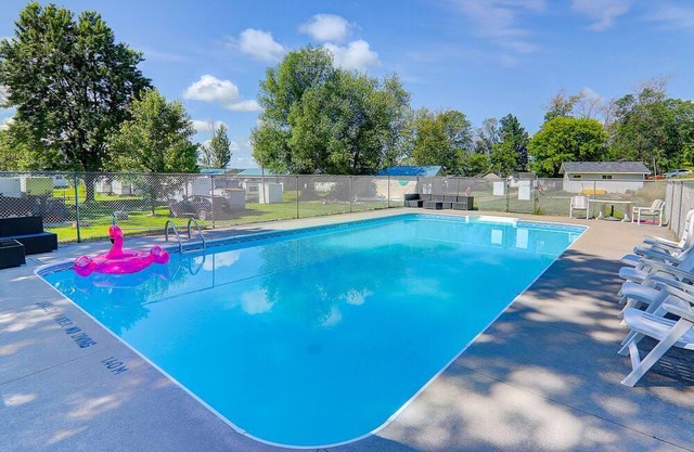Rice lake 4 bedrooms waterfront cottage
