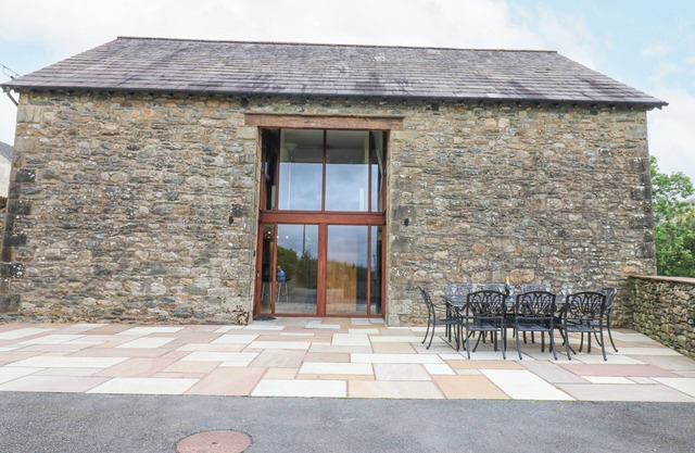RIDDINGS BARN, family friendly, with a garden in Sedbergh