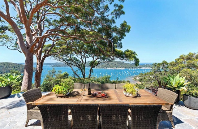 Ridgedale House & Cottage – Luxurious Seaside Retreat