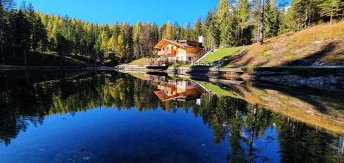 Rifugio Lago D'Ajal