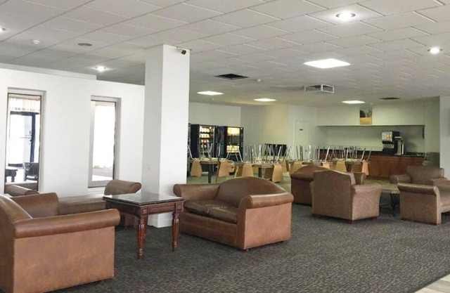 Right on Budget! Pet-friendly, FREE Parking, Close to Rosemont Theatre!