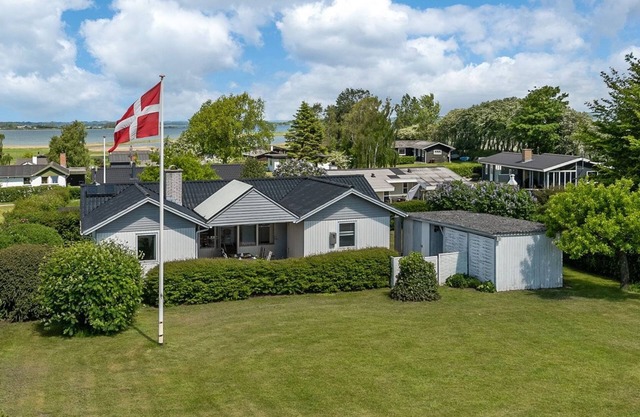 "Rise" - 250m from the sea by Interhome