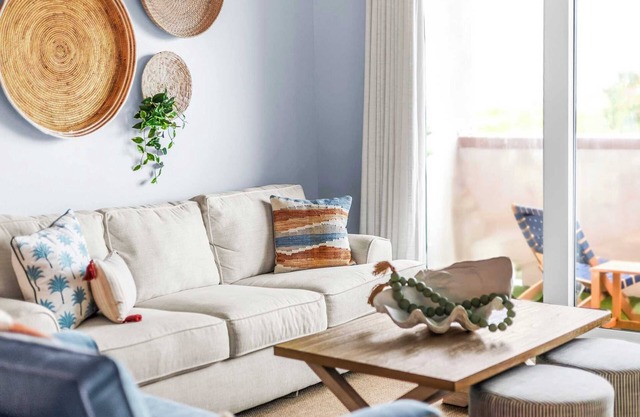 RIVER FLY IN: Sunshine Suite, Waterfront 2BR