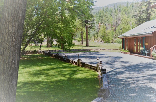 River Hideout | Deck Cozy Pet Friendly