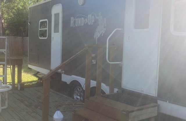 River Round Up, Cozy RV in Amazing Homosassa with AC, WiFi
