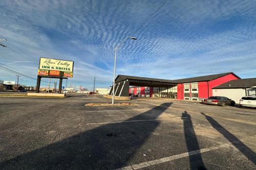 River Valley Inn and Suites By Belvilla