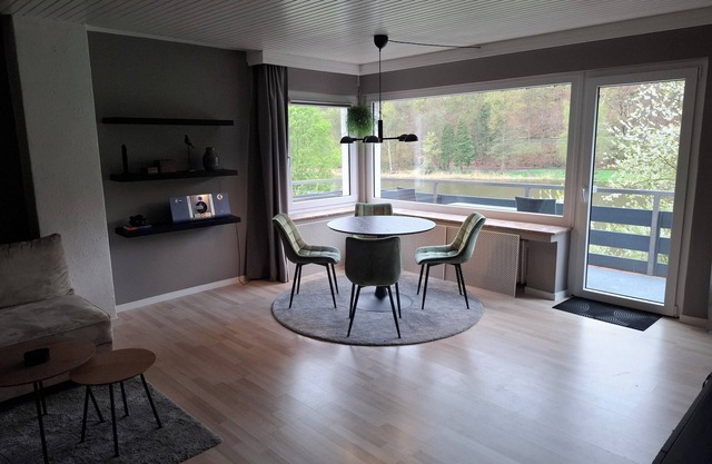 River view! modern vacation apartment with balcony, at the cycle path Fulda+Weser