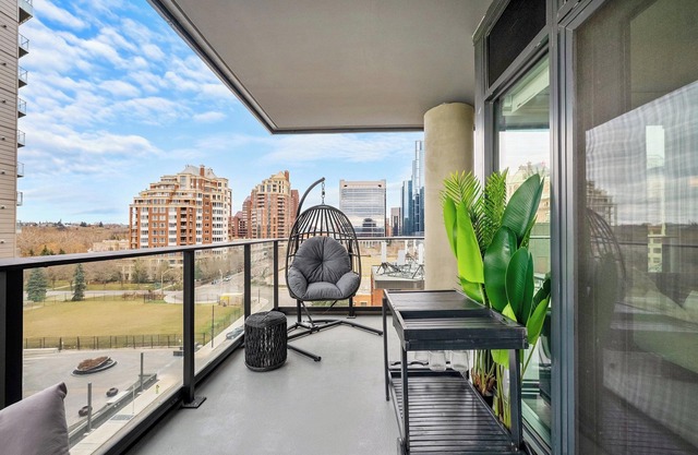 River Views w XL Patio, Parking, Office, 2BR