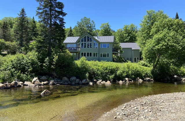 Riverfront Bretton Woods Home - A/C, Wifi, Private, Quiet, Views, LOCATION!
