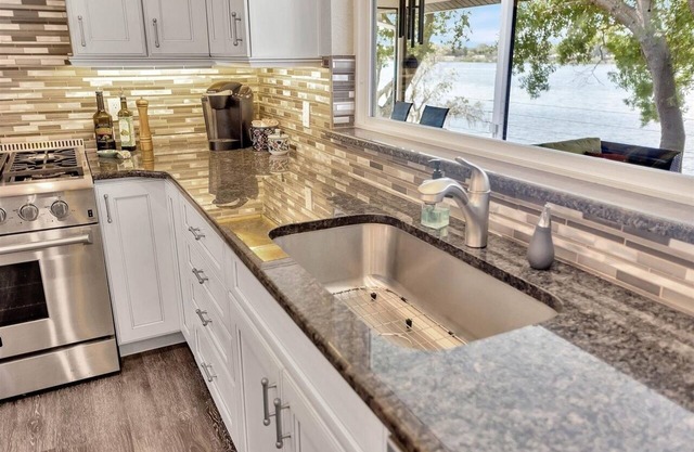 Riverfront Getaway - Tranquility Bay
