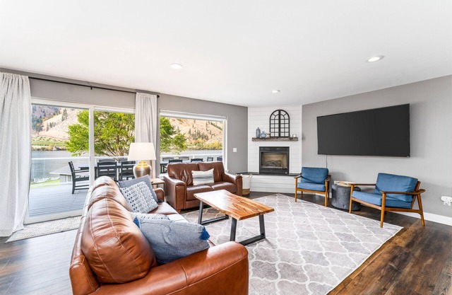 Riverfront home with beach access, cabana, dock, private buoy, fast WiFi & AC