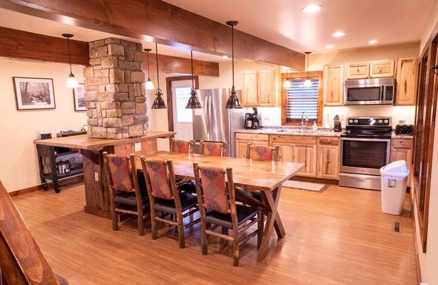 Riverfront Lodge | 4BR,3BA, Hot Tub, River Access