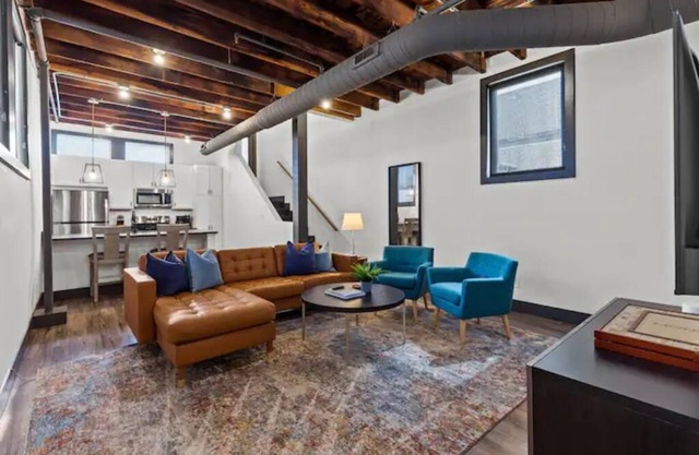 Riverfront Loft - Private Balcony - King Bed - Arch, Conventions & Casino