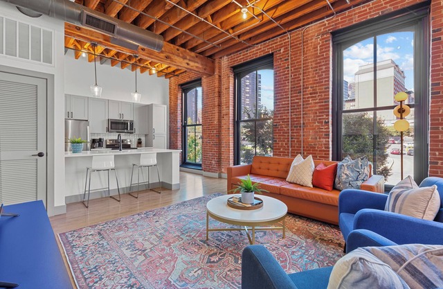 Riverfront Loft - Steps from Arch & Convention Center - Walk to Stadiums