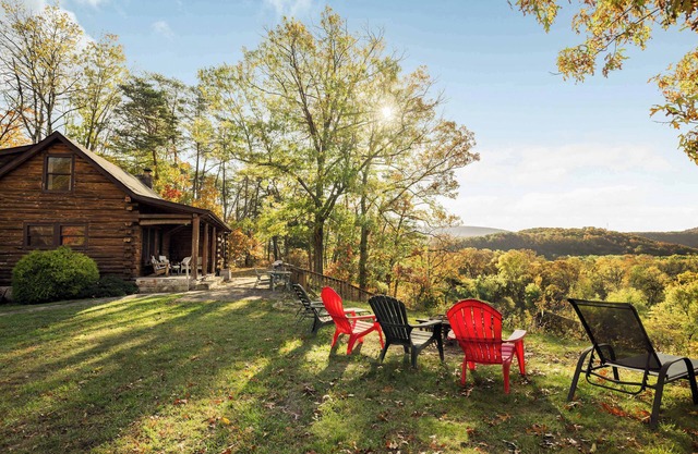Riverfront Log Cabin w Fireplace, Grill & Fire Pit