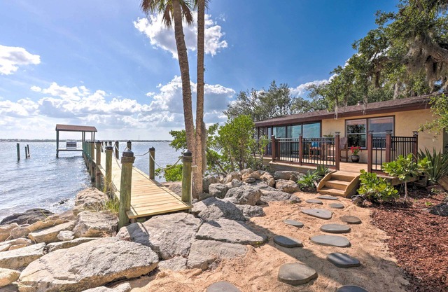 Riverfront Merritt Island Bungalow w/Dock & Deck