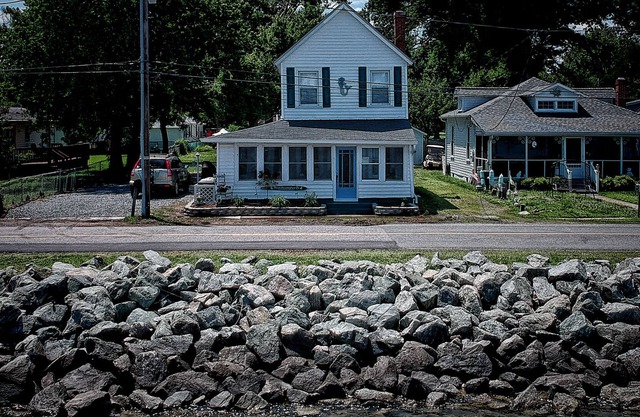 Riverfront...Outstanding Views from All Rooms....RENOVATED Historic Farmhouse!