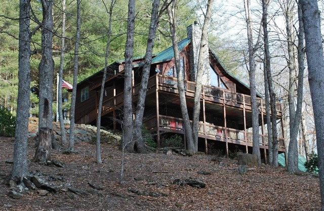 Riverfront,Spacious,Two Master Suites,HotTub,WIFI,Dog Friendly,Floats,PoolTable