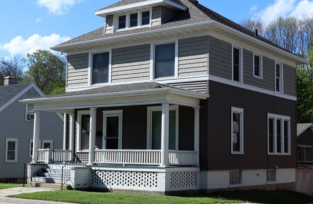 Riverfront Victorian Downtown Sheboygan Falls