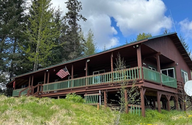 RIVERSEDGE LOG HOME on the SALMON RIVER within 8miiles GLACIER BAY NATIONAL PARK