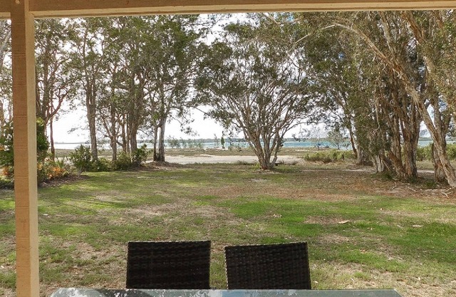 Riverside - Burrum Heads- Riverfront - 3BR - River Fishing.