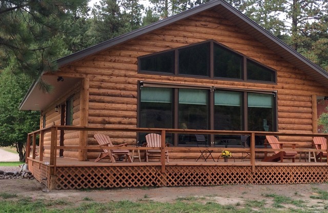 Riverside Cabin adjacent to Kootenai National Forest with Mountain View
