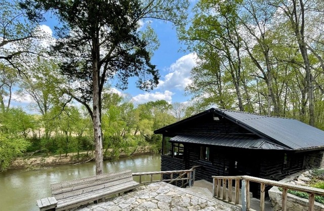 Riverside Cabin | Mammoth Cave | Bowling Green, Kentucky | Corvette Museum