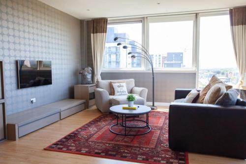 Riverside Flat with Stunning Views