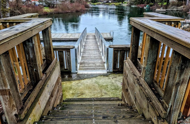 Riverside Inn