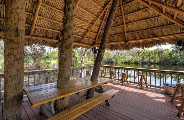 Riverside Luau! Tiki Hut, Fire Pit & Outdoor Fun