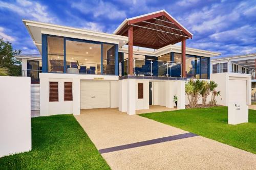 Riverside Luxury