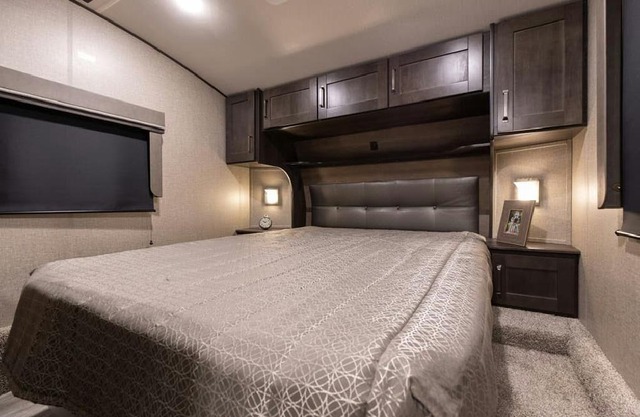 Riverside Resort - Luxury Glamping Rental