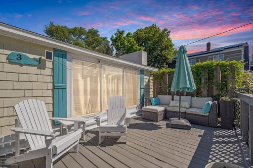 Riverside Retreat Minutes to Beach Updated Kitchen