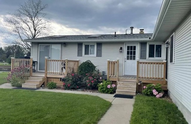 Riverside Retreat on the Au Gres River – Your Perfect Getaway!