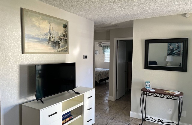 ❤️❤️RIVERSIDE RETREAT RIVERWALK FISHING🐠🐟HISTORIC DOWNTOWN-PETS WELCOME🐈🐩