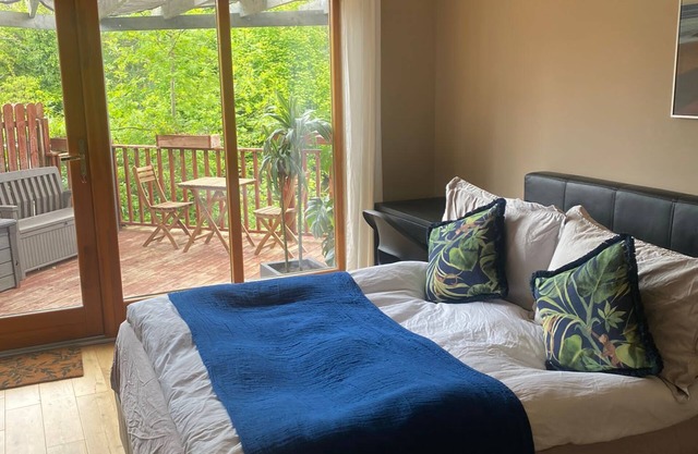 Riverside Serene Getaway Studio - Enjoy Dublin’s Unique Studio by Phoenix park.