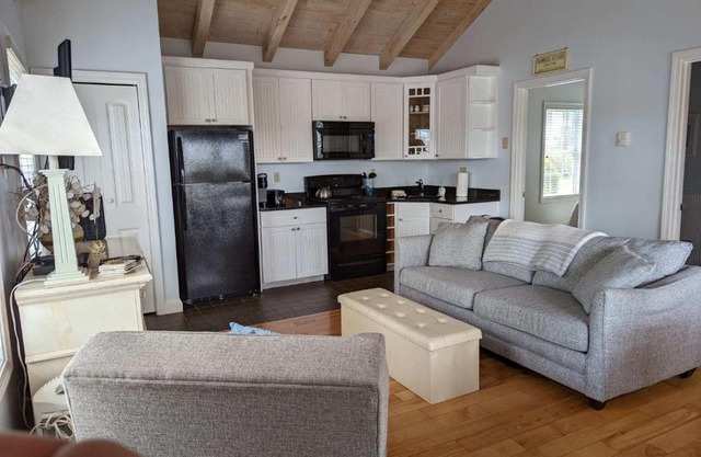 Riverview cottage in Edgecomb Sheepscot Harbour Vacation Club Cottage #19