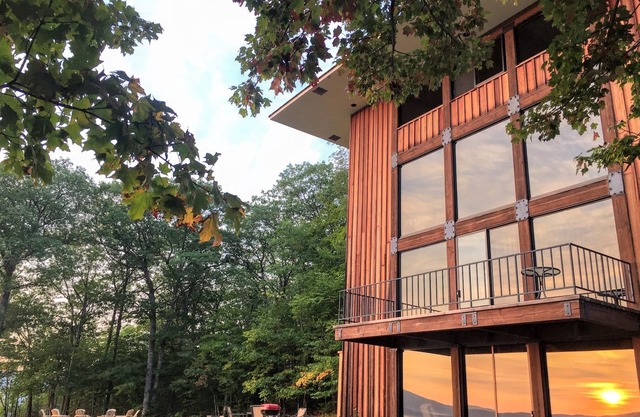 RL Breathtaking views, private mountain retreat. Hot Tub, Dog Friendly, 4WD recommended!