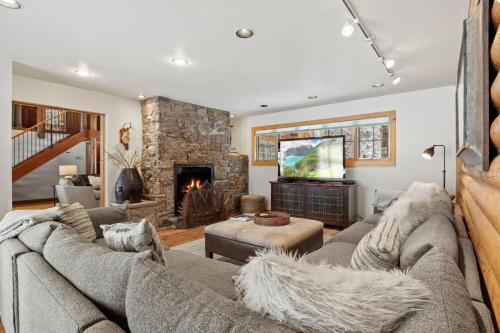 RMR: Teton View Cabin Home in WilsonWY