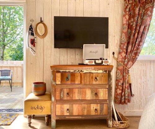 Robin Cabin with hot tub