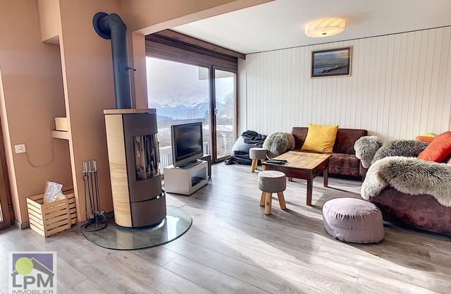 Roc d'Orsay D37-38 A high standing apartment with 3 bedrooms (223sq m) in a nice residence. Situated