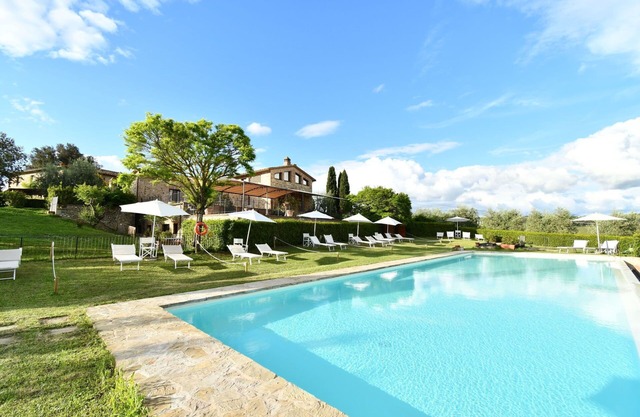 Rocche di Valiano, Ginestra in Siena, pool use, AC
